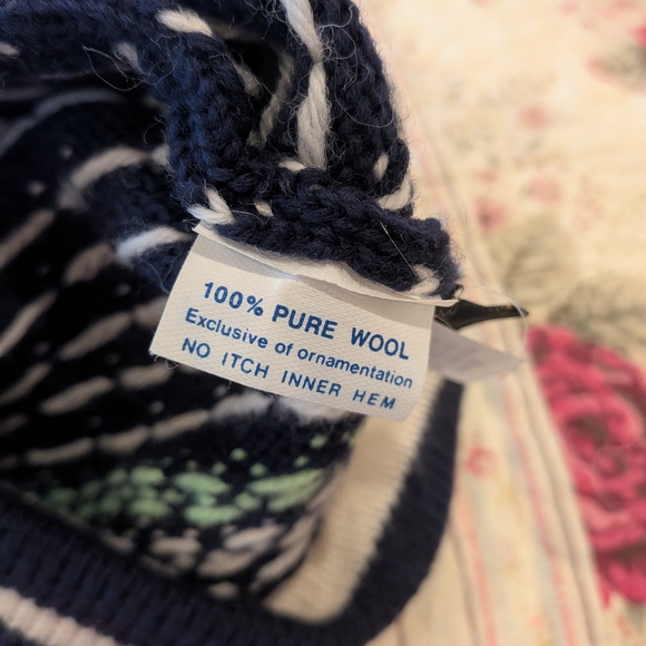 Eddie Bauer Navy and White Wool Hat - Picture 3 of 5